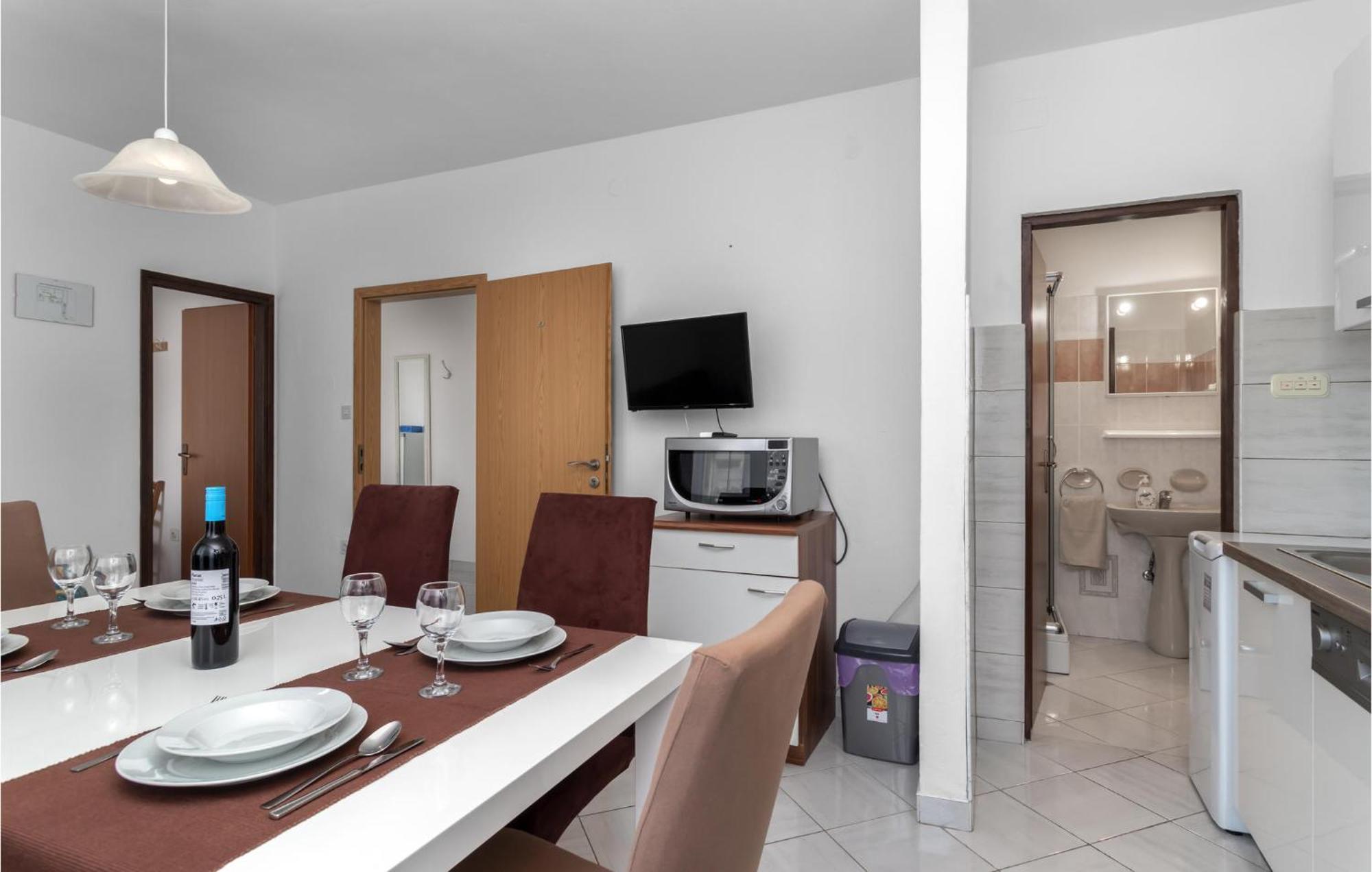 Nice Apartment In Jadranovo With Wifi Экстерьер фото